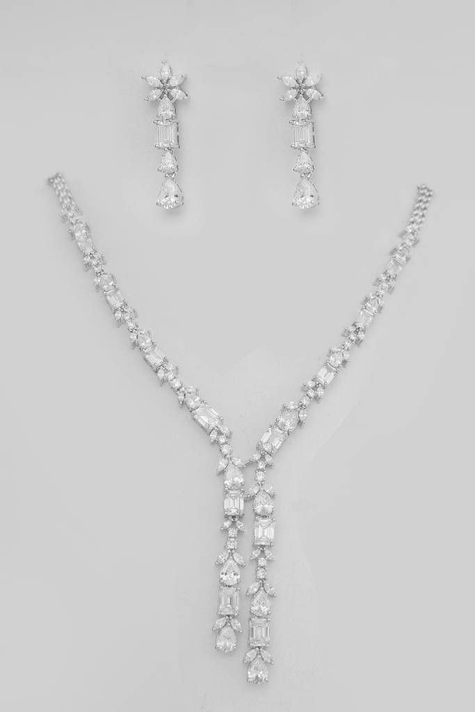 Elegant And Classy Pendant Diamond Necklace Set : ZGRK280