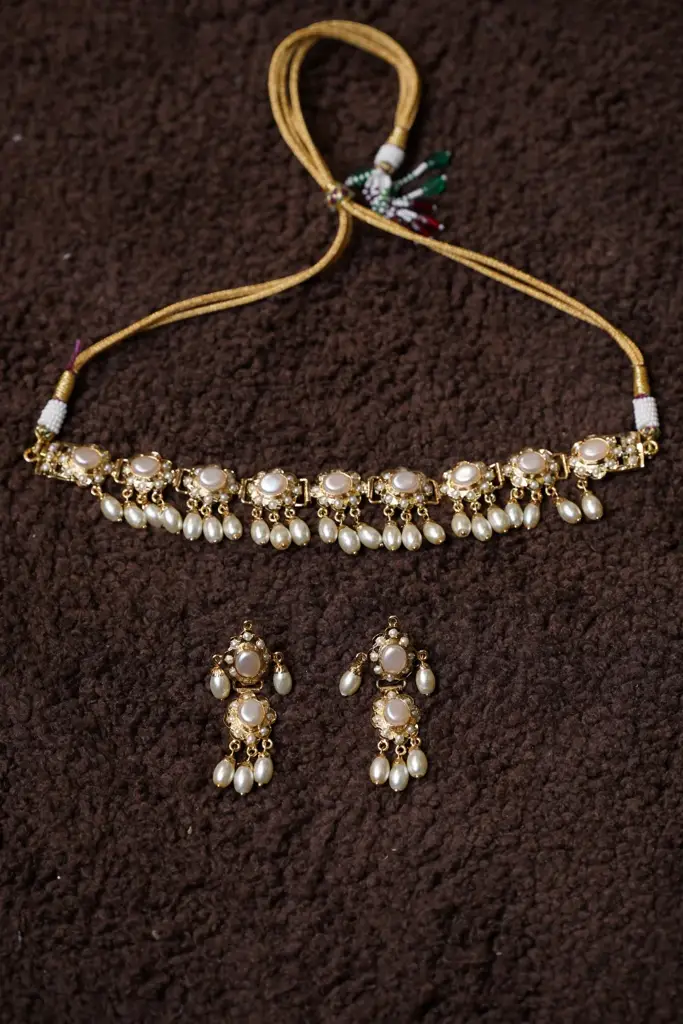 Ahalya Jadau Choker With Earrings (Necklace And Earrings Set) - Pearl White : QJ012157