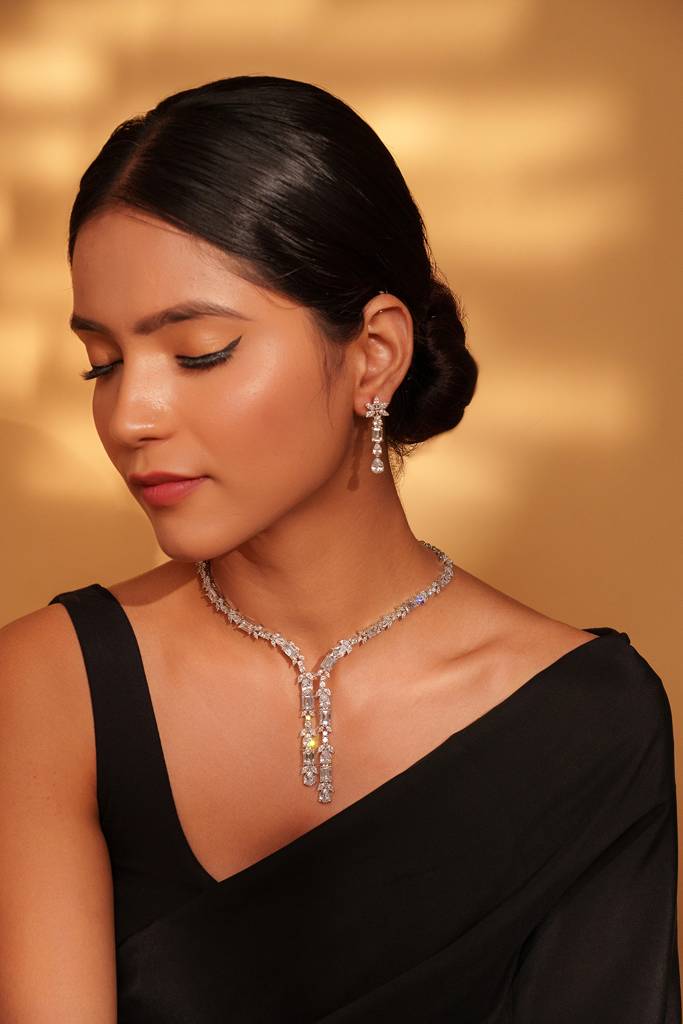 Elegant And Classy Pendant Diamond Necklace Set : ZGRK280