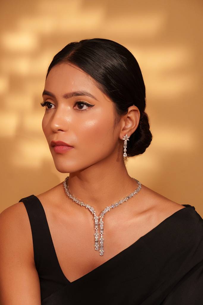 Elegant And Classy Pendant Diamond Necklace Set : ZGRK280