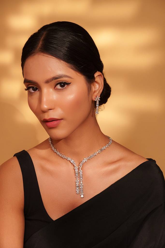 Elegant And Classy Pendant Diamond Necklace Set : ZGRK280