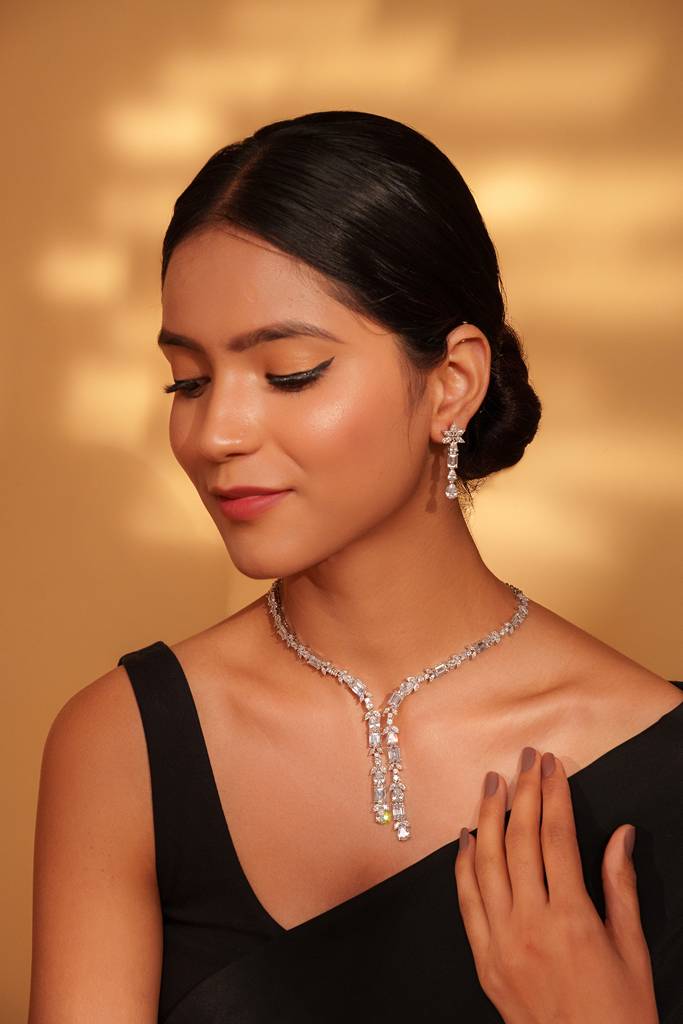 Elegant And Classy Pendant Diamond Necklace Set : ZGRK280