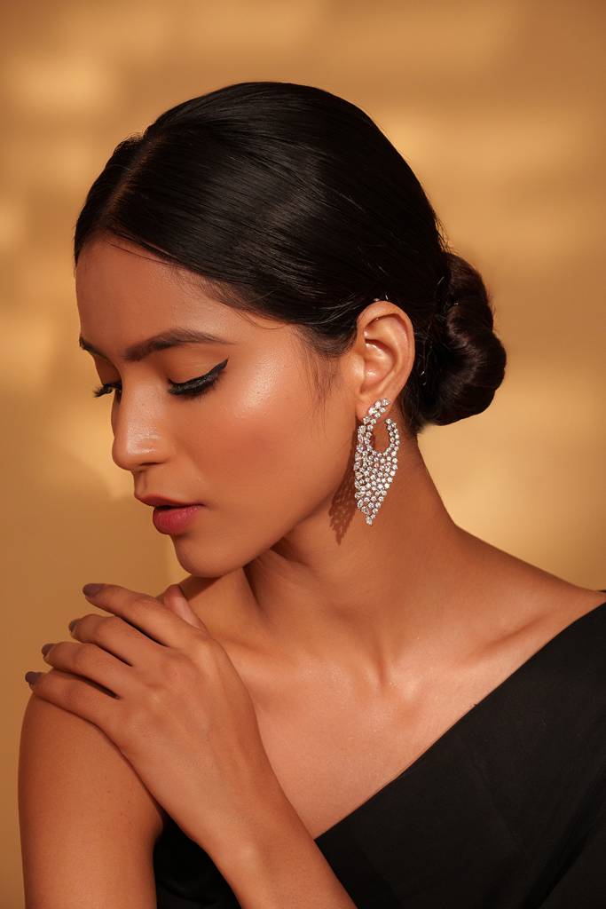 Classic And Elegant Pair Of Diamond Earrings For Women. : ZGRK298