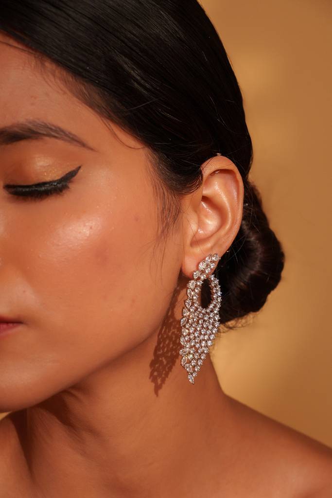 Classic And Elegant Pair Of Diamond Earrings For Women. : ZGRK298