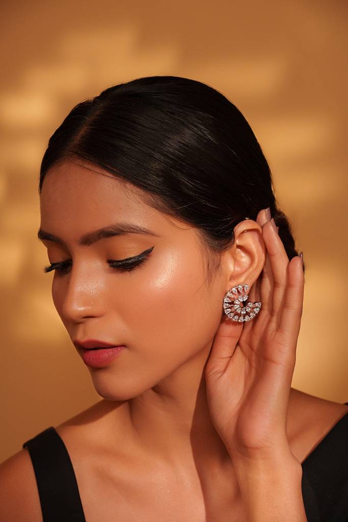 Classic And Elegant Pair Of Diamond Studs For Womens : ZGRK284