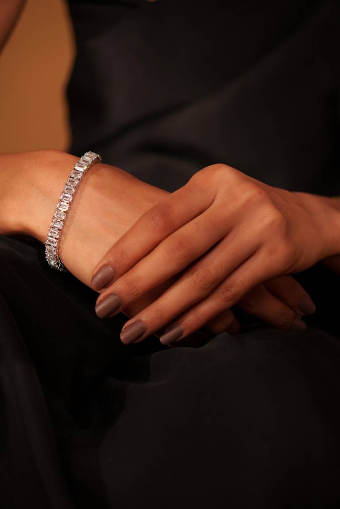 Classic And Stylish Diamond Bracelets. : ZGRK281