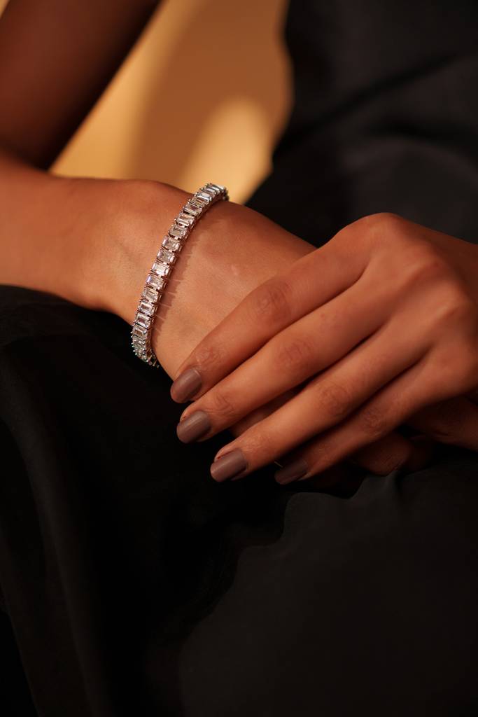Classic And Stylish Diamond Bracelets. : ZGRK281
