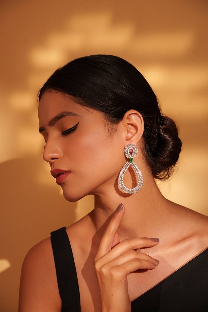Classic And Elegant Pair Of Diamond Earrings For Womens : ZGRK295
