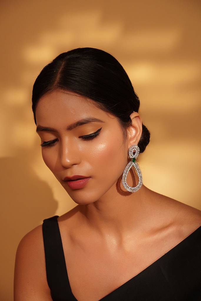 Classic And Elegant Pair Of Diamond Earrings For Womens : ZGRK295