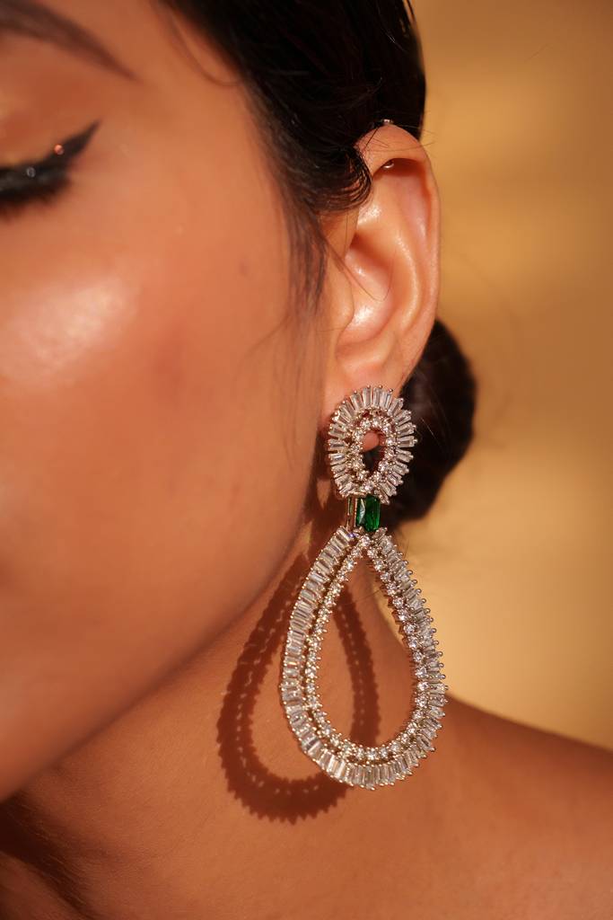 Classic And Elegant Pair Of Diamond Earrings For Womens : ZGRK295