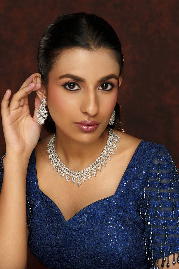 Elegant And Classy Diamond Necklace With Earrings In Floral Design : ZGRK217