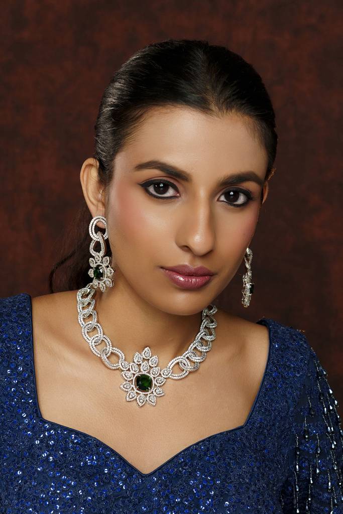 Classic Emerald Diamond Necklace With Matching Earrings. : ZGRK194