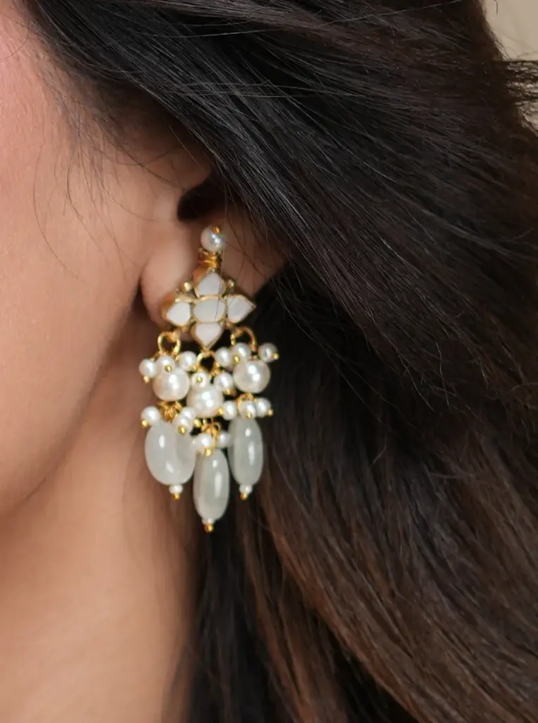 Shell Pearl White Choker Set - With Earrings : VON42347