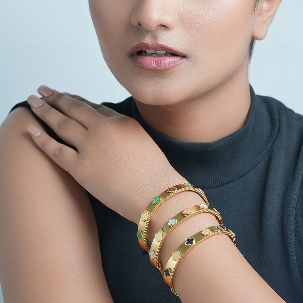 18K Gold Plated Waterproof Anti-Tarnish Clover Bangle Bracelet : ASJ0125B2310GB