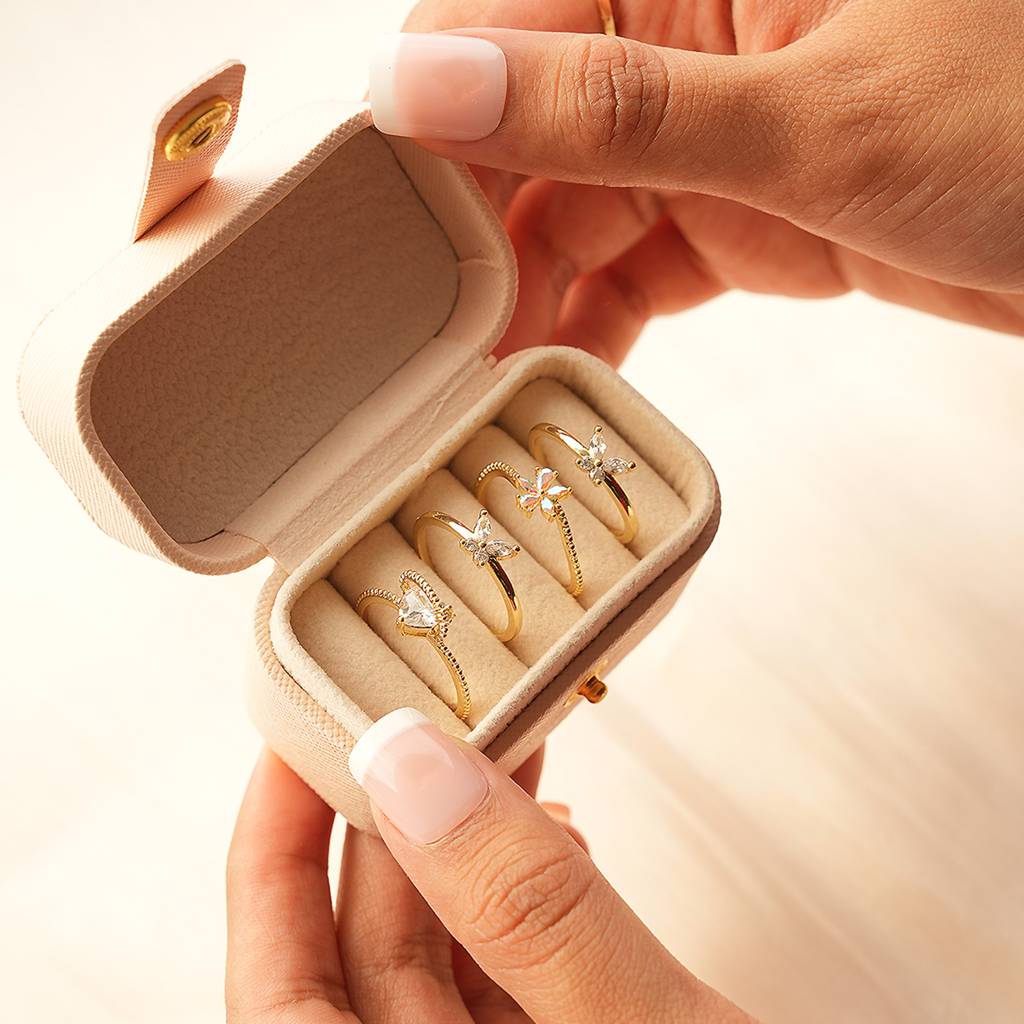 18K Gold Plated Waterproof, Anti-Tarnish Zircon Heart Hug Ring, Size:7 : AWU0125R141WH_7