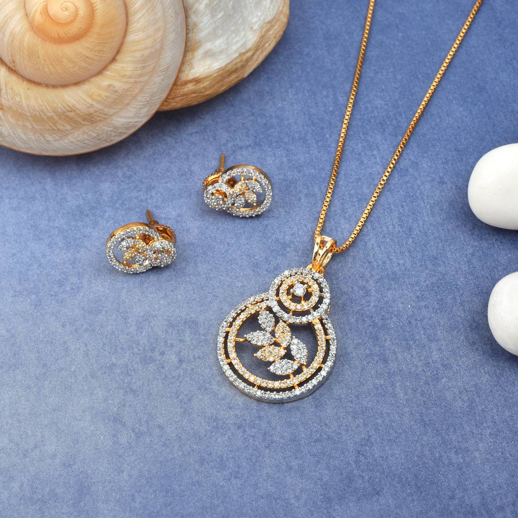 Luxe Bloom Pendant Set With Chain : PJPENGJCZ162