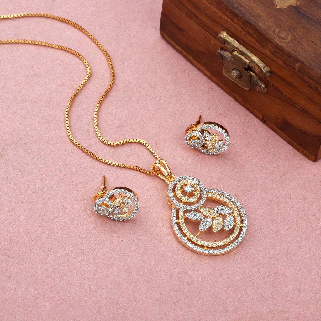 Luxe Bloom Pendant Set With Chain : PJPENGJCZ162
