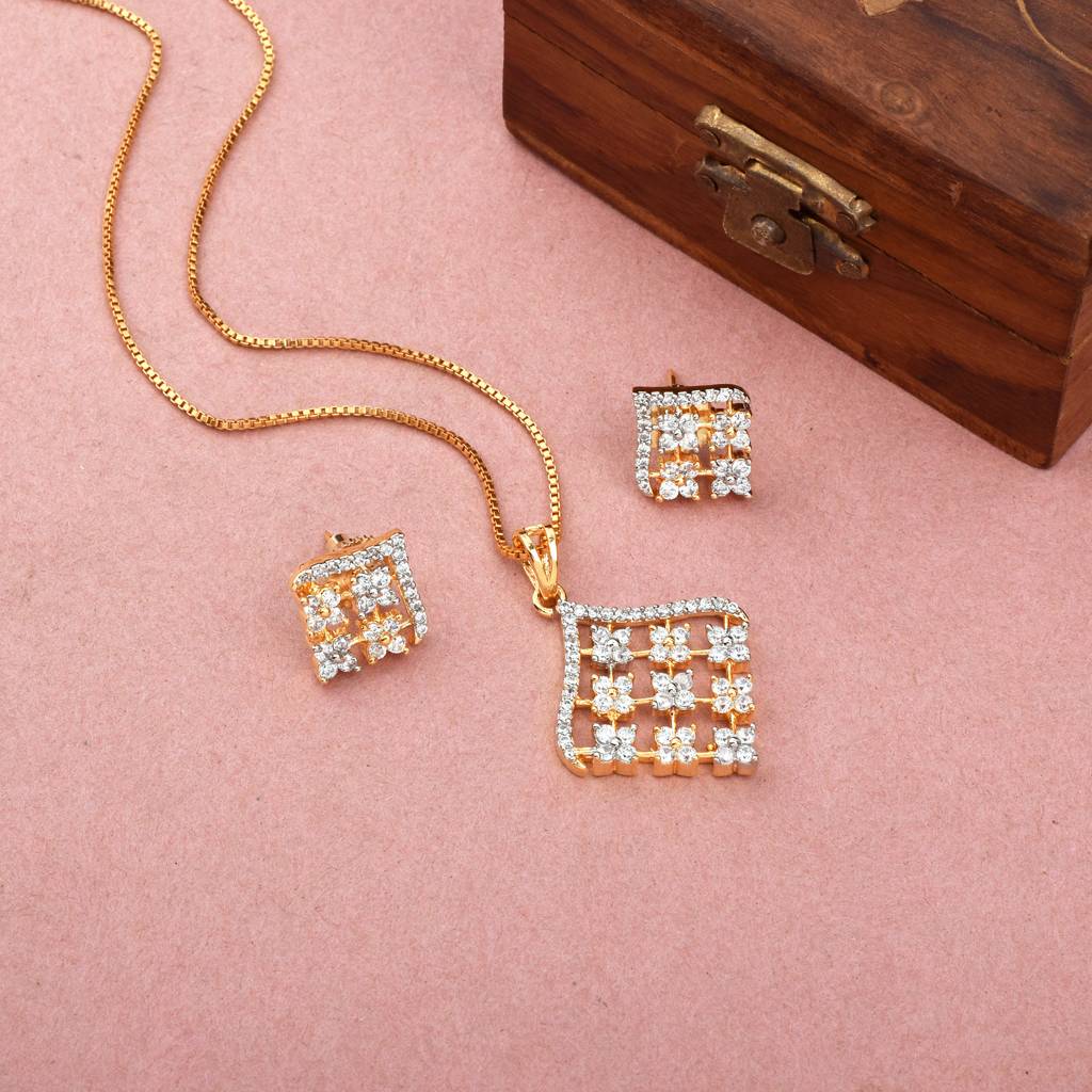 Starlit Elegance Diamond Pendant Set With Chain : PJPENGJCZ163