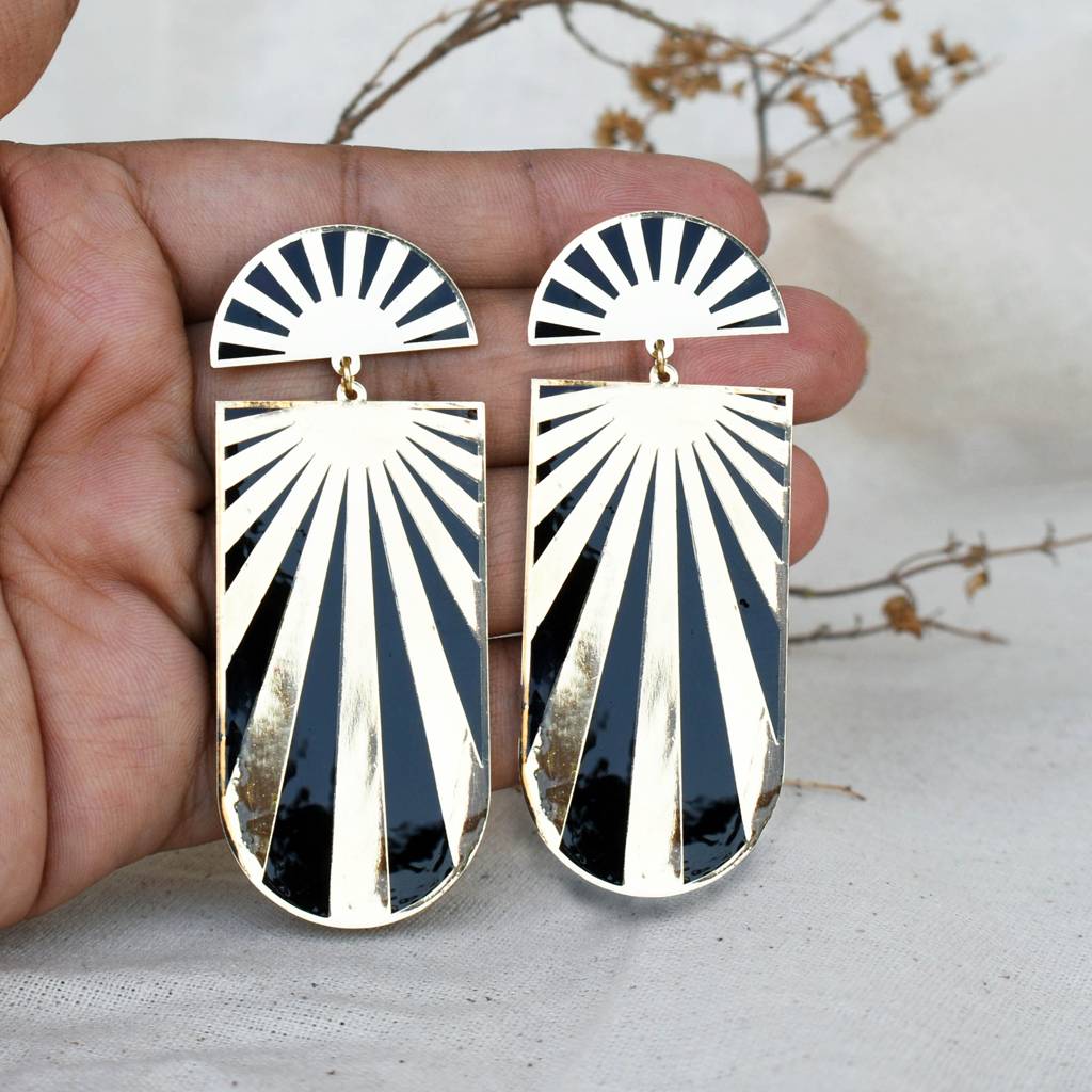 Black Rays Resin Earrings : ACE285