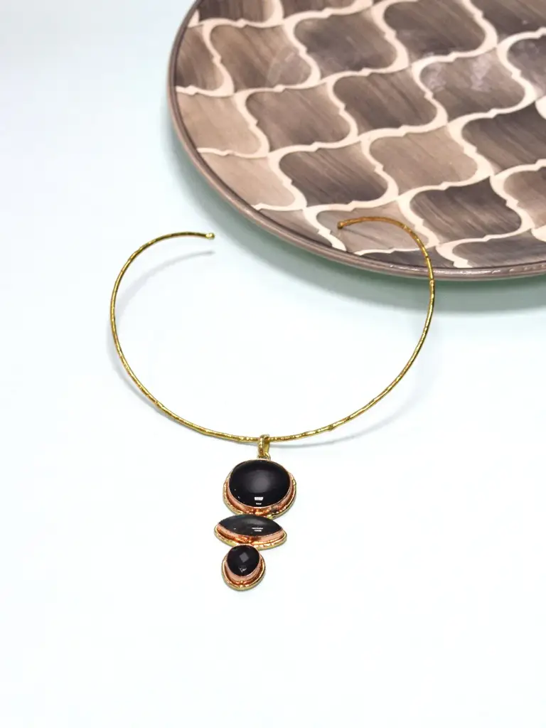 Arya Trio Cluster Gemstone Necklace - Black Onyx & Labradorite : QJSEP191