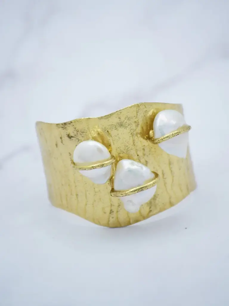 Daania Mother Of Pearl Adjustable Cuff : QJSEP187