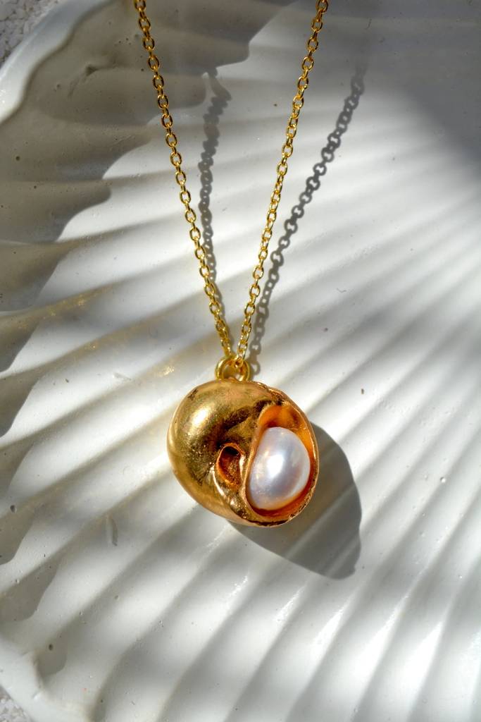 Moonshell Neckpiece : MoonshellNeckpiece