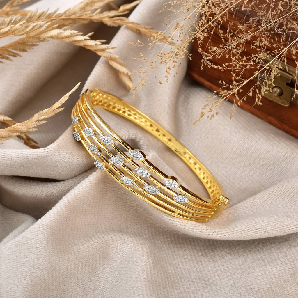 Celestial Shine Bracelet With Openable Lock System : PJBRCGJCZ157