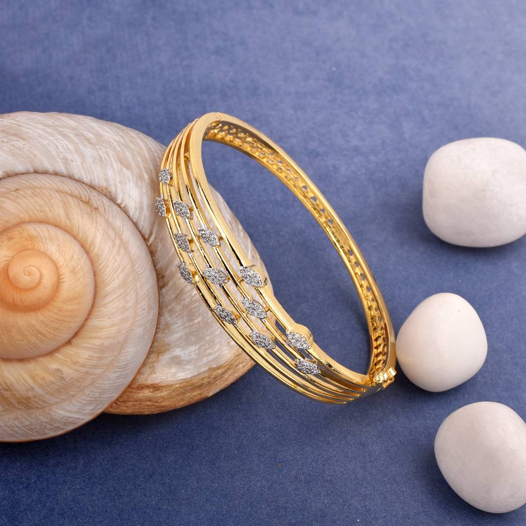 Celestial Shine Bracelet With Openable Lock System : PJBRCGJCZ157