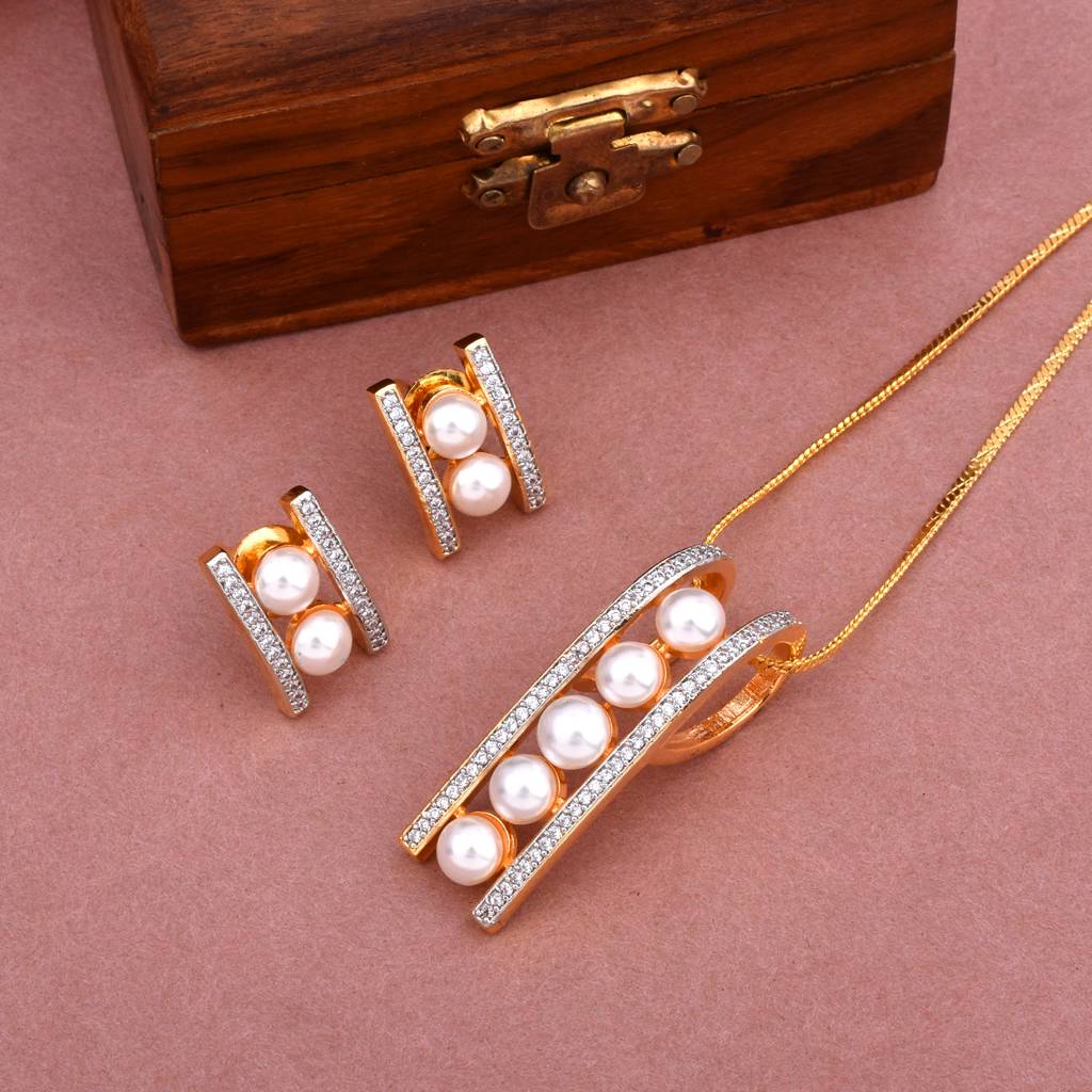 Royal Luster Pearl Pendant Set : PJPENGPPCZ114