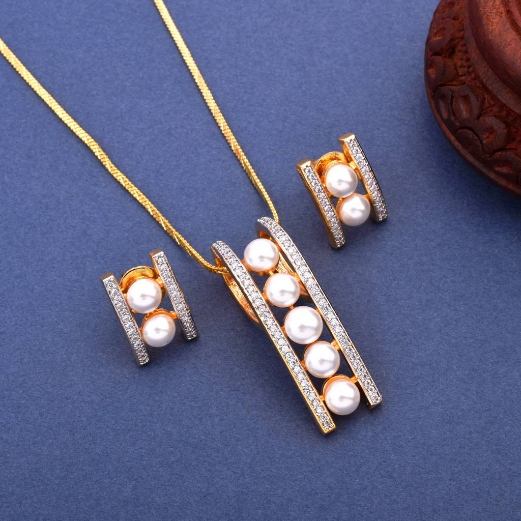 Royal Luster Pearl Pendant Set : PJPENGPPCZ114