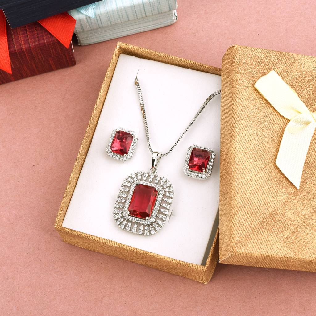Majestic Garnet Cascade Pendant Set With Chain And Earrings : PJPENWHGCZ57