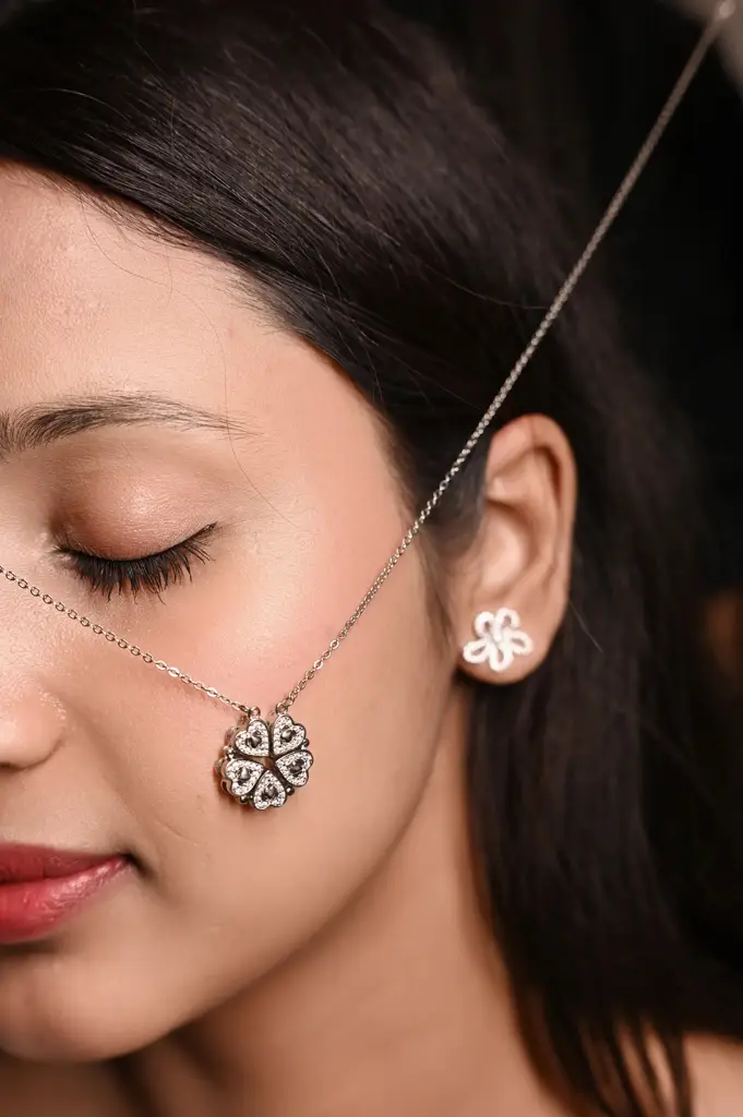 Silver Magnetic Heart Necklace : KN026