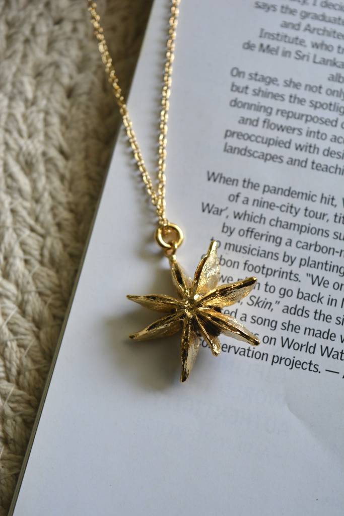 Star Neckpiece : StarNeckpiece