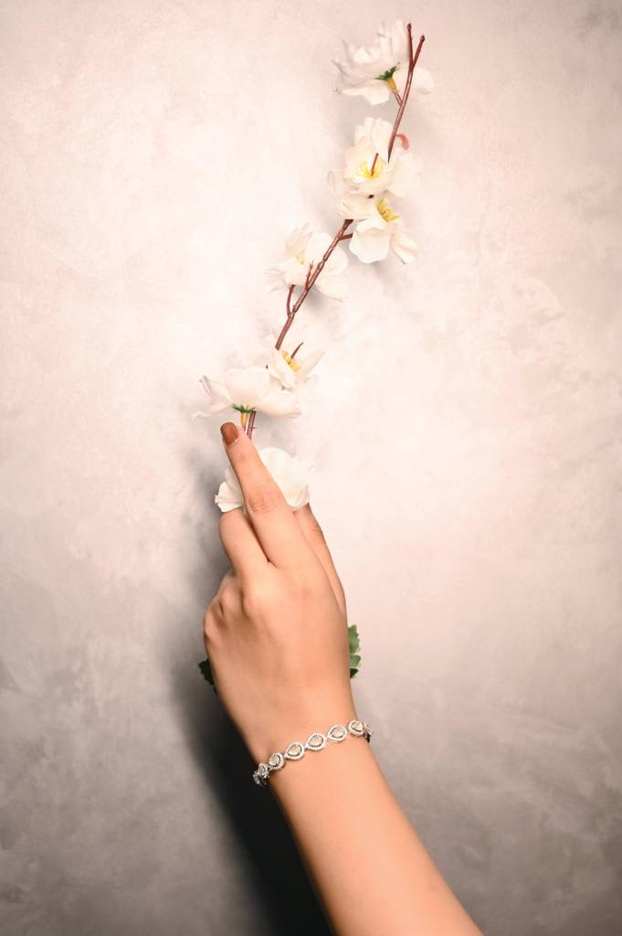 Silver Elegant Teardrop Bracelet : KB007