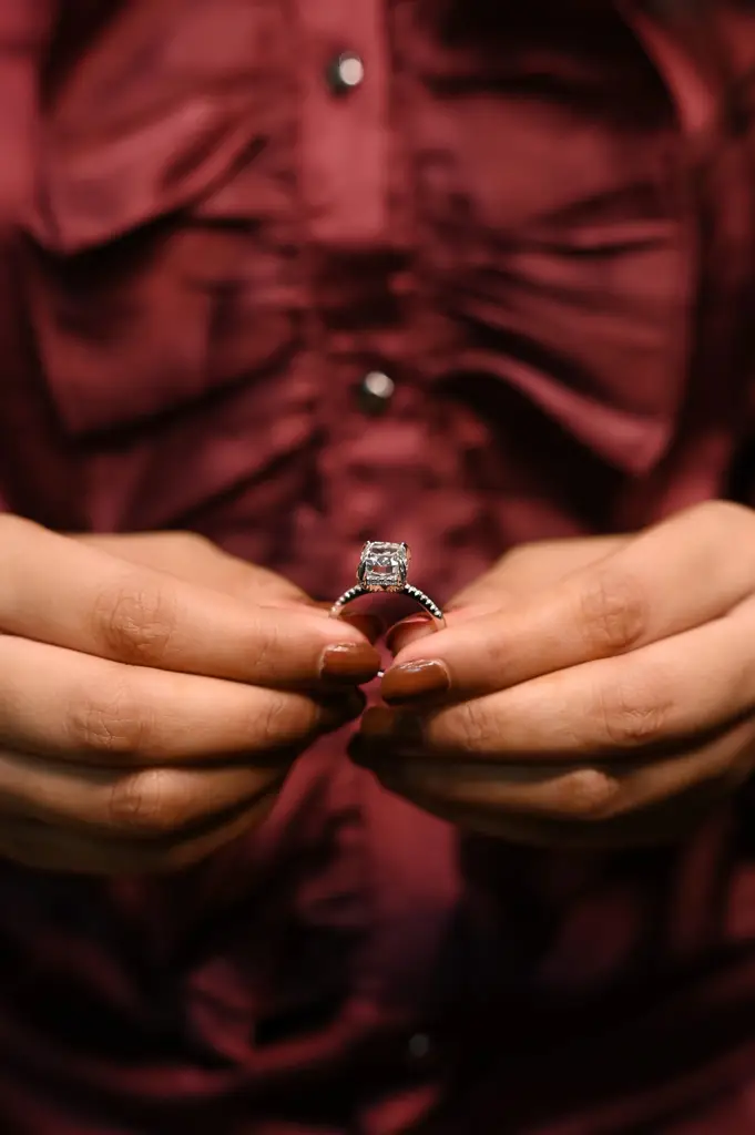 Ira Cushion Moissanite Ring : KR045