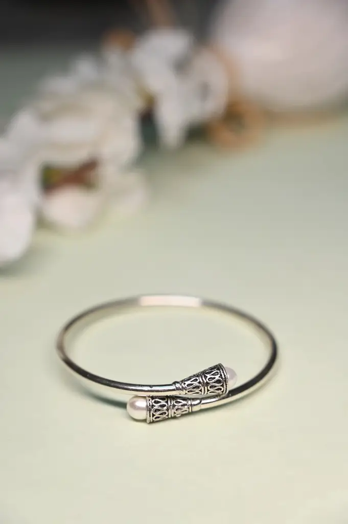 Khiaa Intricate Pearl Kada : KB038-2-2