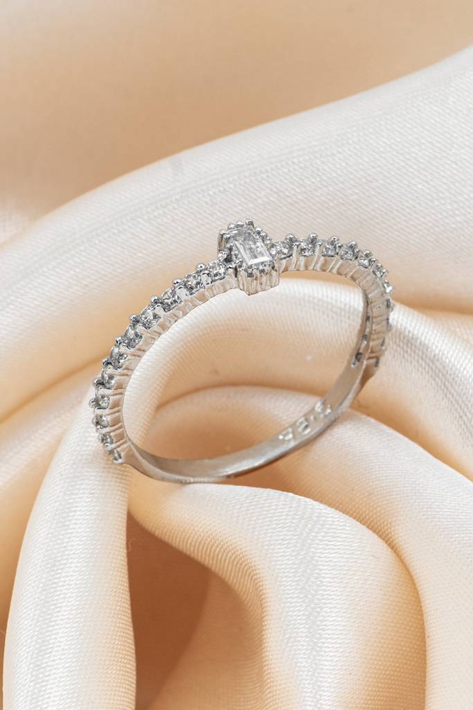 Eterna Glow Ring : R09