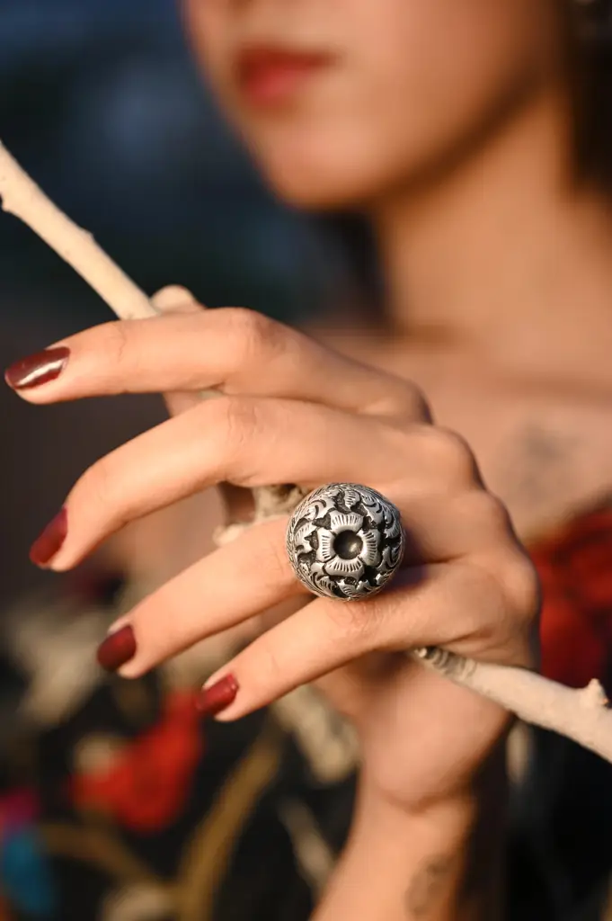 Anaya Floral Chitai Ring : KR030