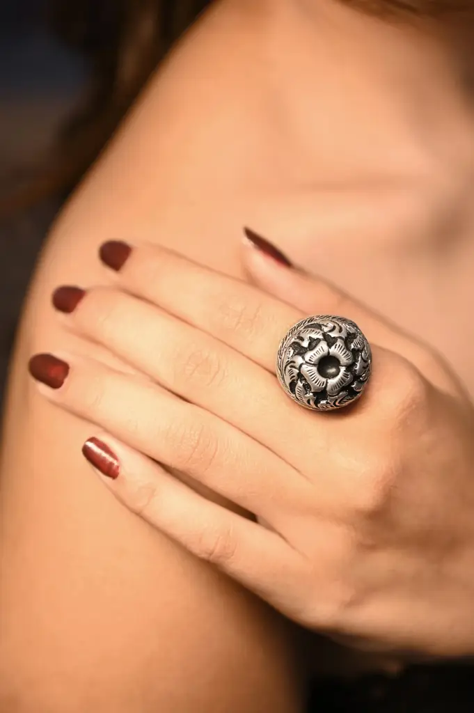 Anaya Floral Chitai Ring : KR030