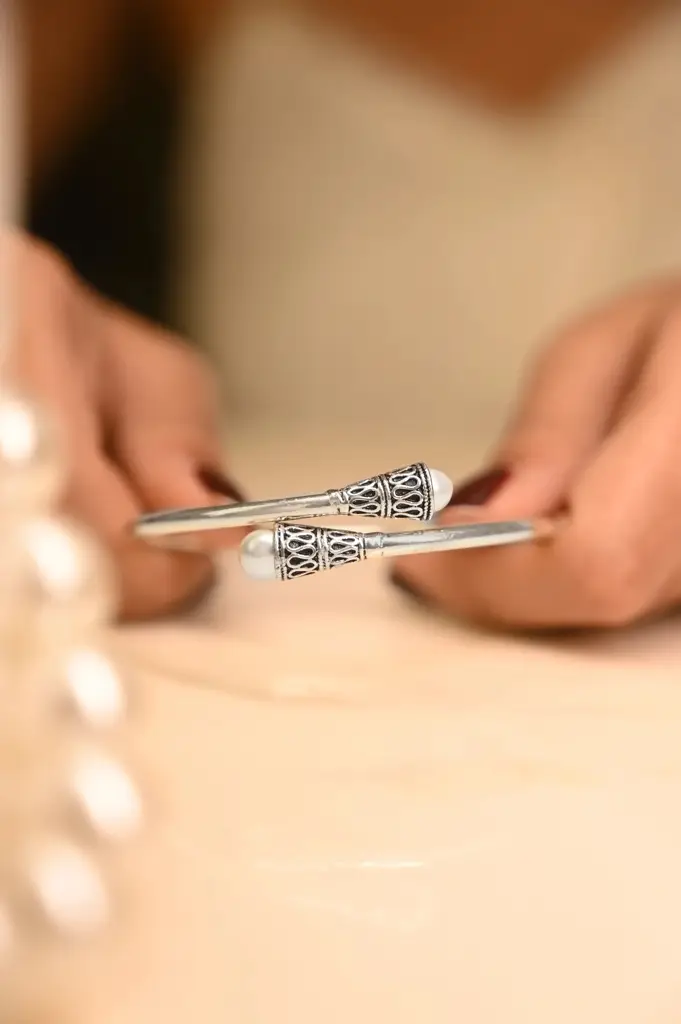 Khiaa Intricate Pearl Kada : KB038-2-2