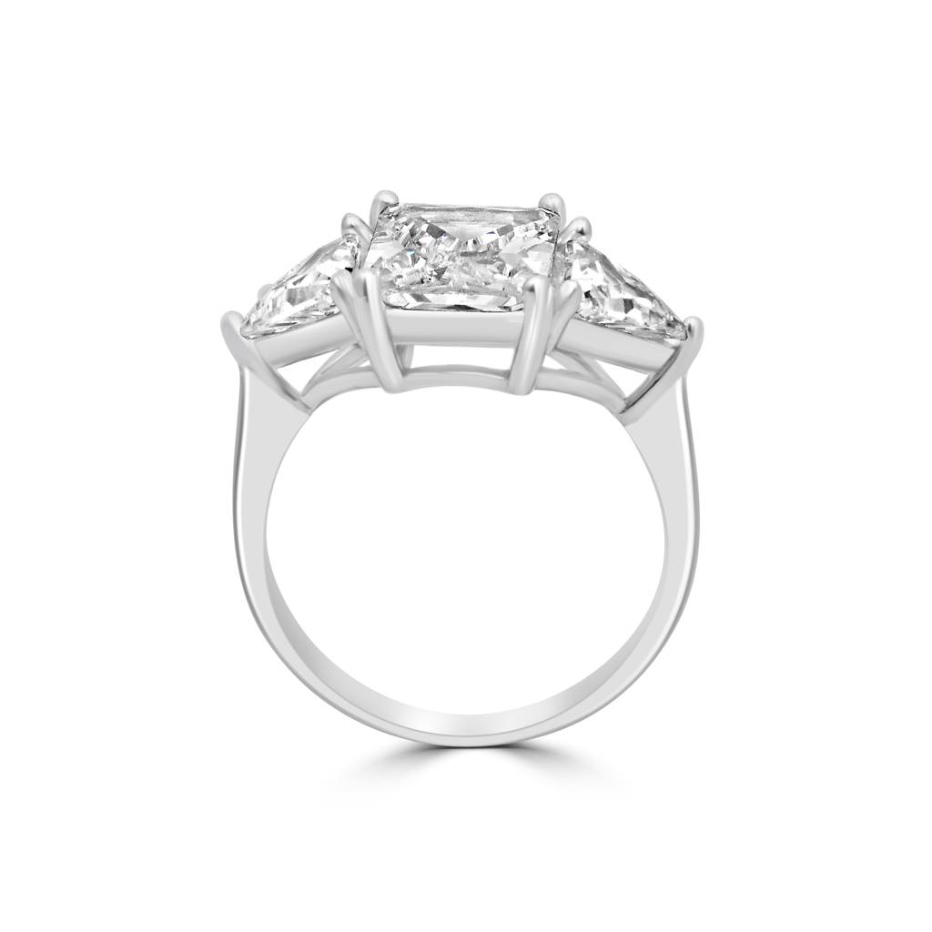 Elegant 925 Sterling Silver Statement Ring With Brilliant Zircon Stones For A Stunning Appeal : LR1207