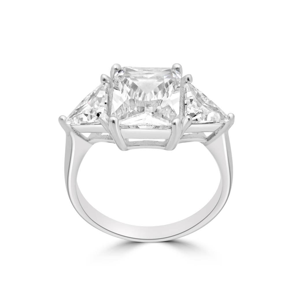 Elegant 925 Sterling Silver Statement Ring With Brilliant Zircon Stones For A Stunning Appeal : LR1207