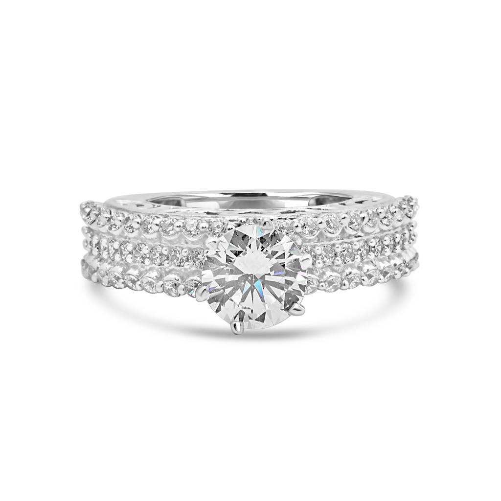 Luxury 925 Sterling Silver Ring With Bold Zircon Stones Designed For A Timeless Statement : LR1215