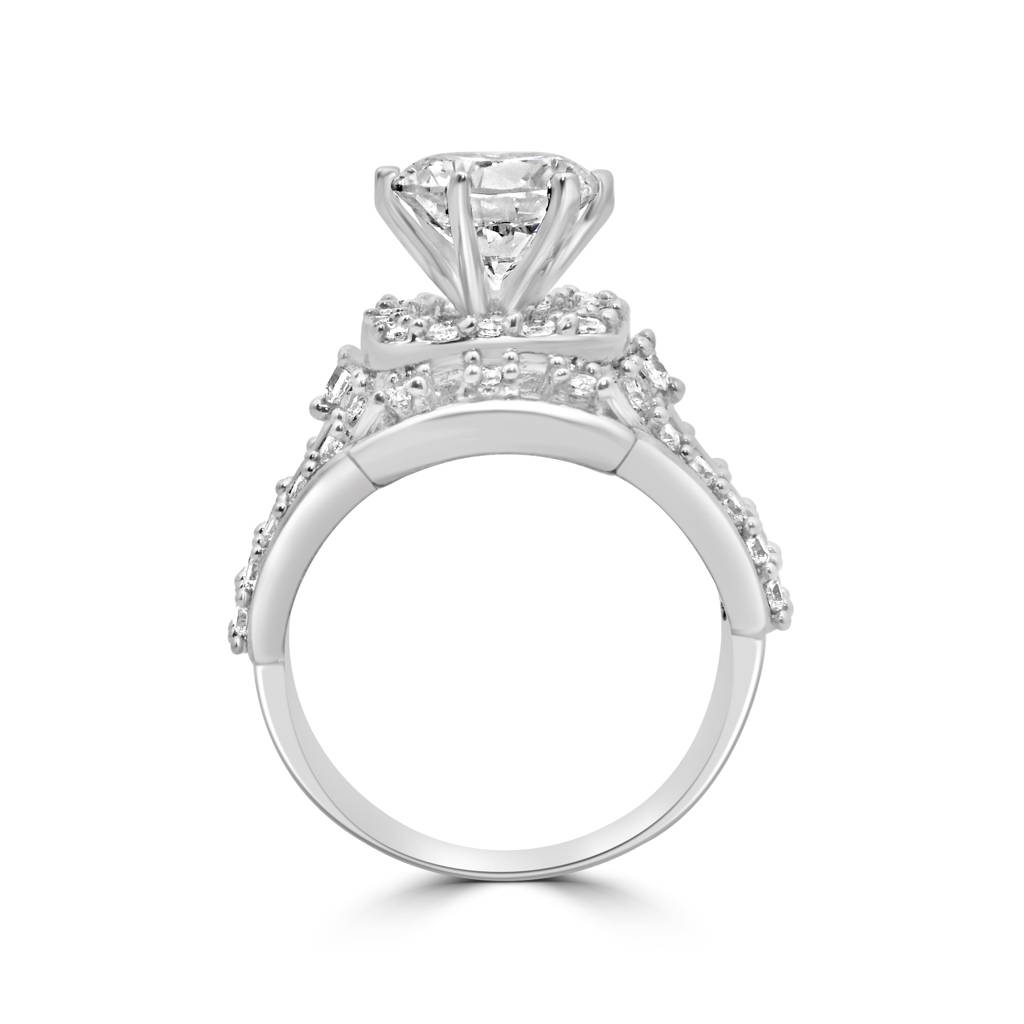 Chic And Bold 925 Sterling Silver Ring With Dazzling Zircon Stones For A Fashion-Forward Statement : LR1220