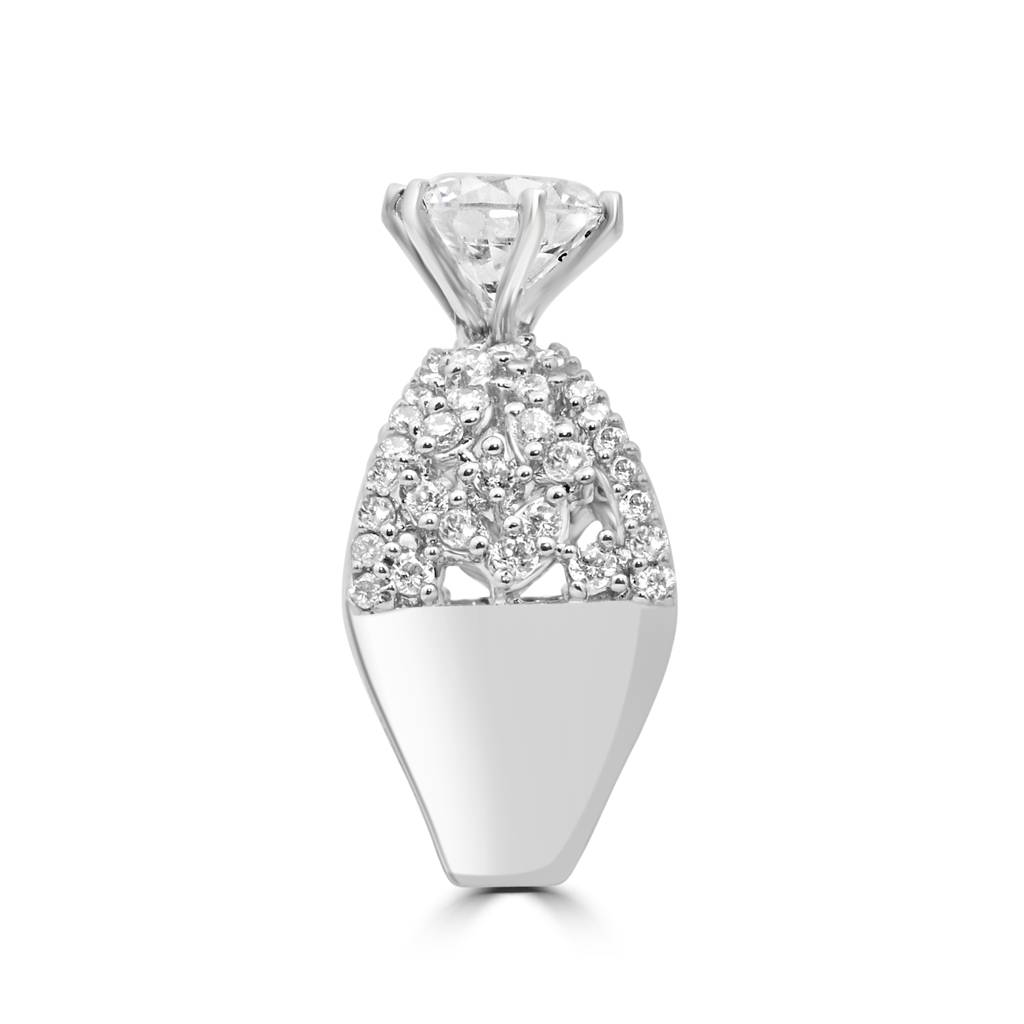 Refined 925 Sterling Silver Bold Ring With Brilliant Zircon Stones For Maximum Glamour : LR1222