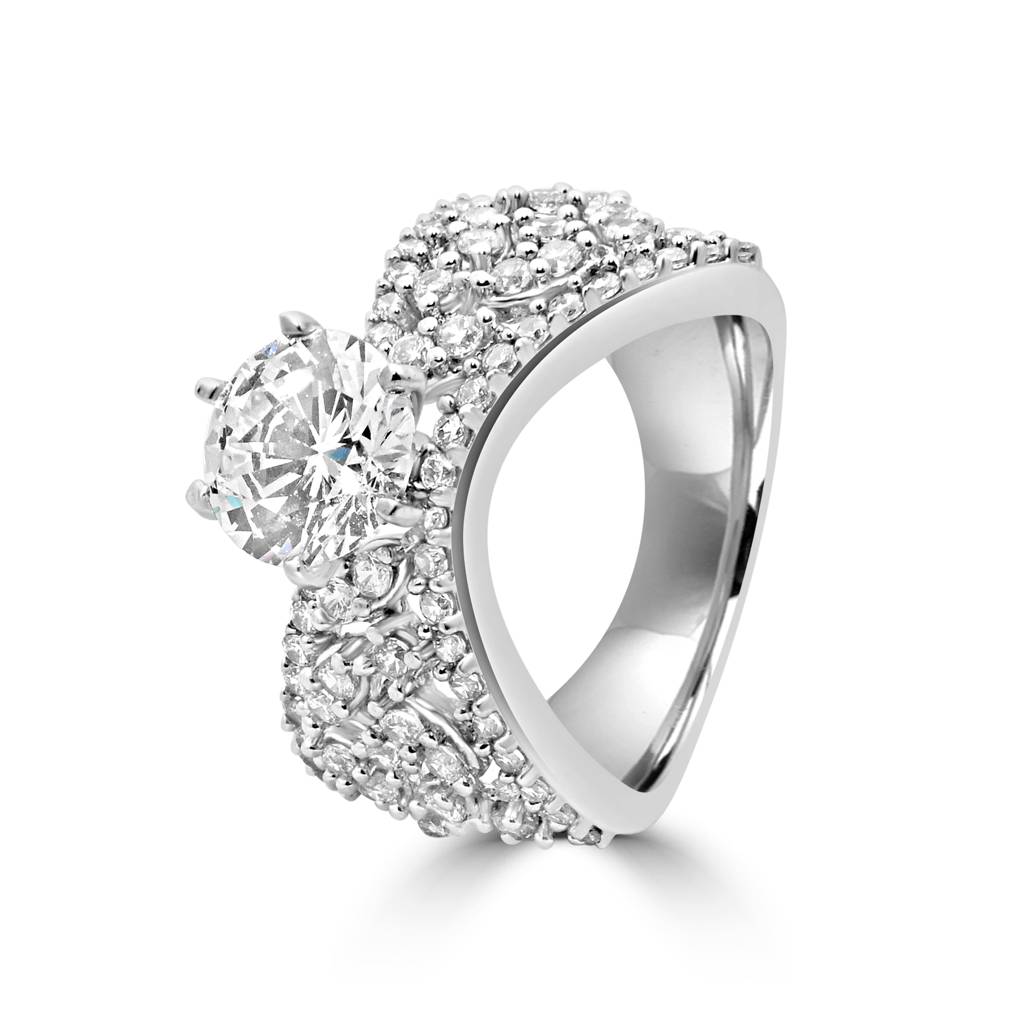 Refined 925 Sterling Silver Bold Ring With Brilliant Zircon Stones For Maximum Glamour : LR1222