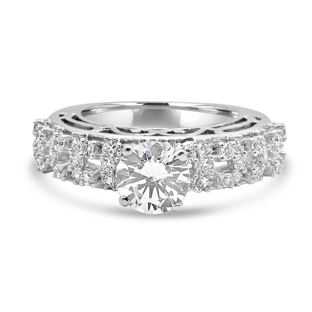 925 Sterling Silver Bold Ring With Zircon Stones For A Contemporary And Glamorous Style : LR1216