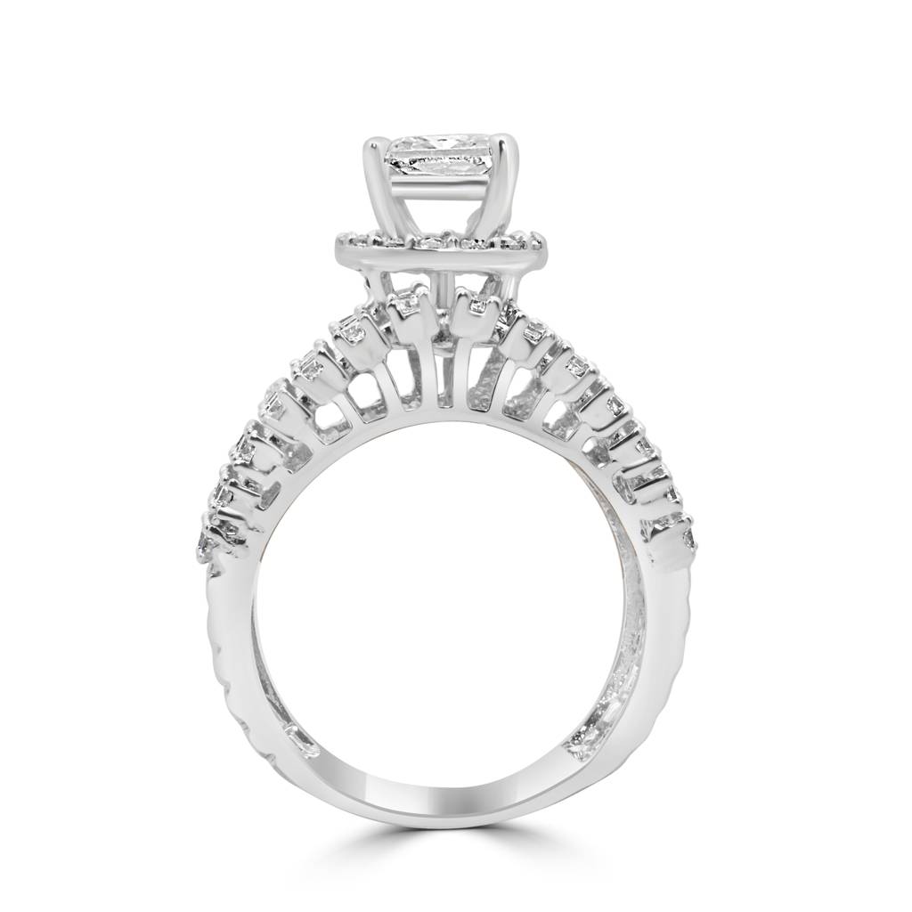 Luxe 925 Sterling Silver Ring With Stunning Zircon Stones For A Bold, Eye-Catching Appeal : LR1226