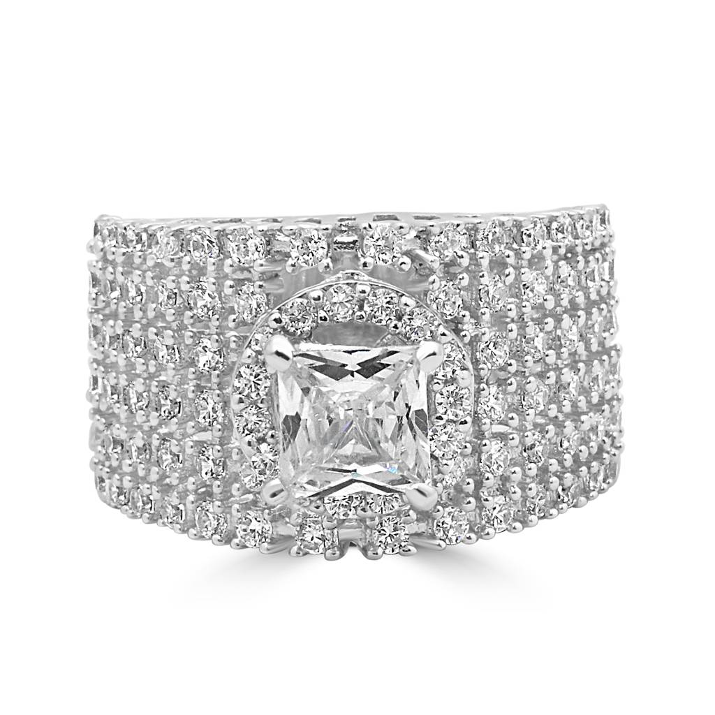 Luxe 925 Sterling Silver Ring With Stunning Zircon Stones For A Bold, Eye-Catching Appeal : LR1226
