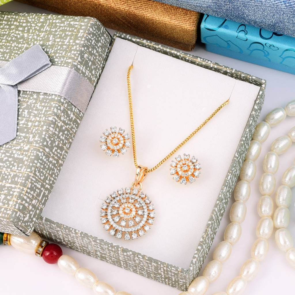 Golden Stardust Elegance Pendant Set With Chain And Earrings : PJPENGJCZ24